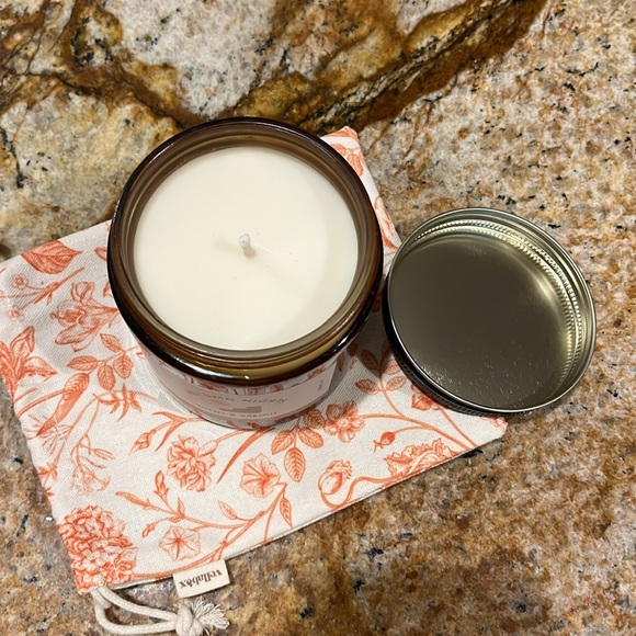 NWT Scent & Sprout 16oz Soy Candle with satchel. - Picture 2 of 7